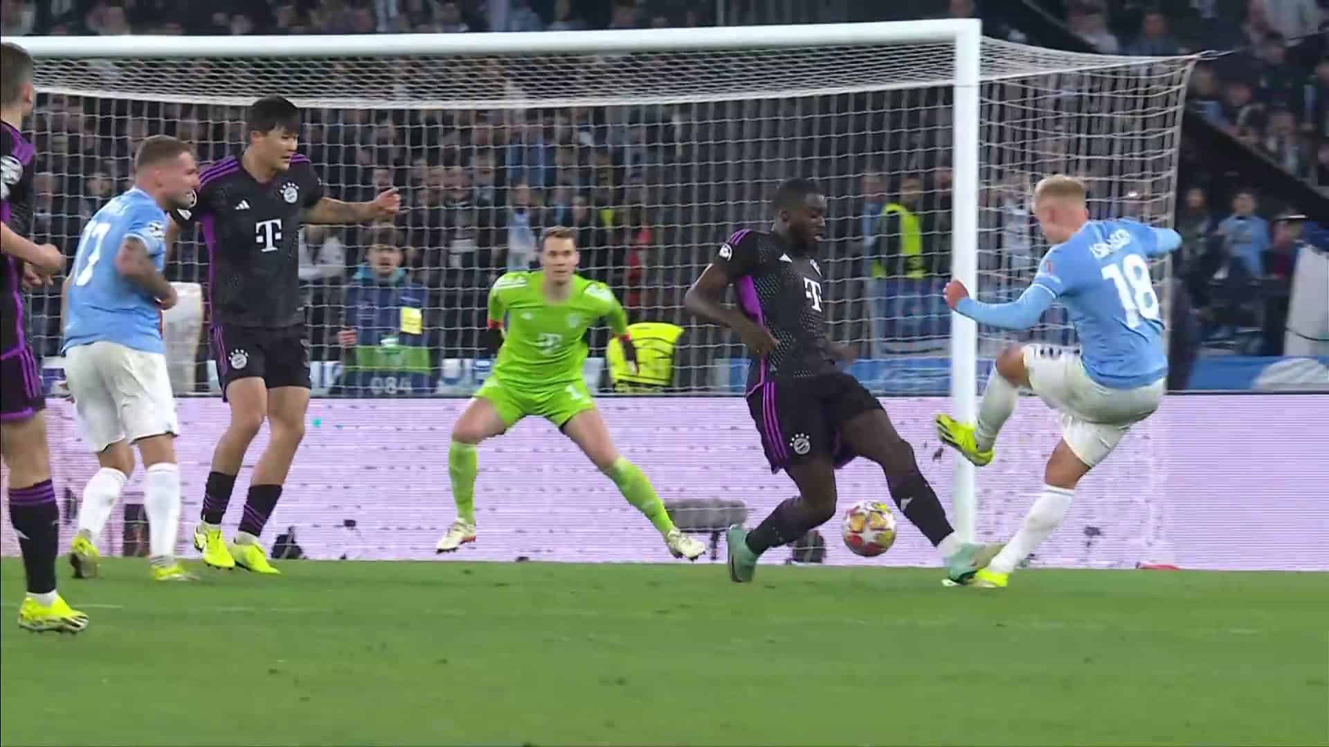 Zweikampf im Strafraum Lazio