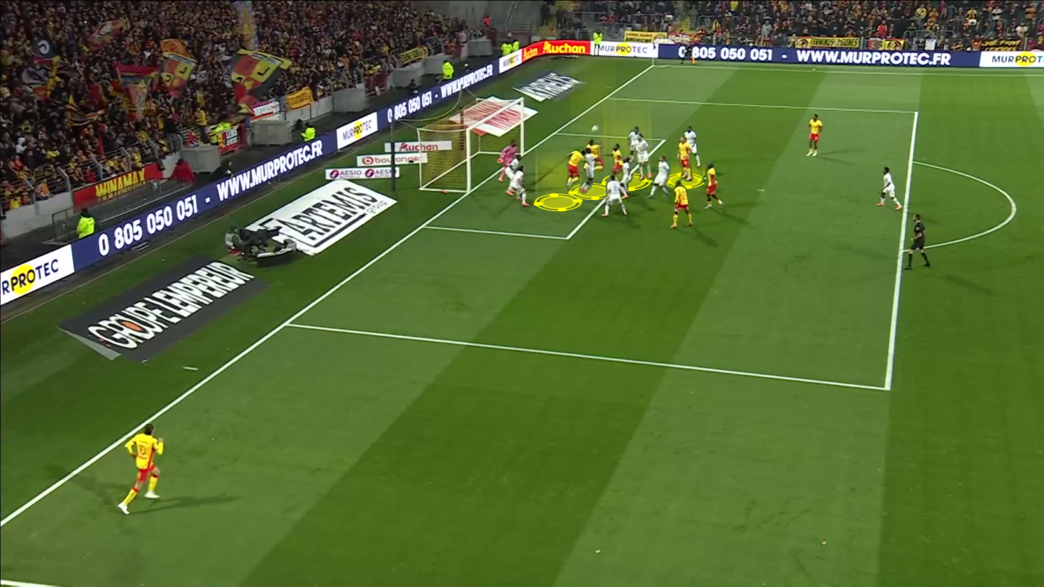 lens-tactics-in-attacking-corners-set-piece-analysis-tactics
