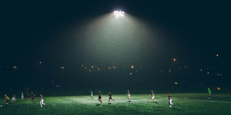 The Psychology Of Risk And Reward In Football Betting And Online Casino Platforms